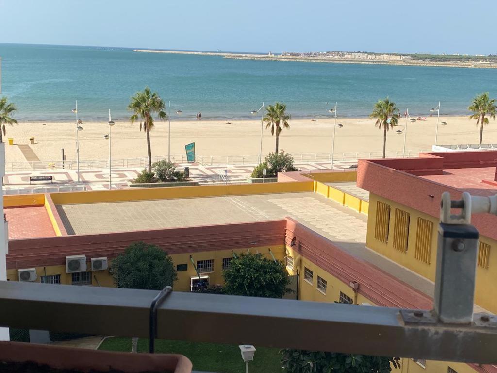Apartamento En Primera Linea De Playa Con Piscina. Apartament El Puerto de Santa María